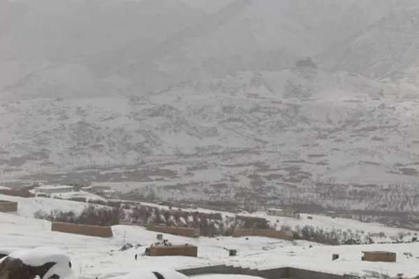 طالبان وایي د پکتیا په زرمت کې یې د هوایي مرستې پر مټ ۱۷ کان کېندونکي ژغورلي دي