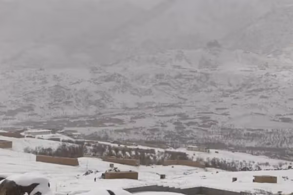 طالبان وایي د پکتیا په زرمت کې یې د هوایي مرستې پر مټ ۱۷ کان کېندونکي ژغورلي دي