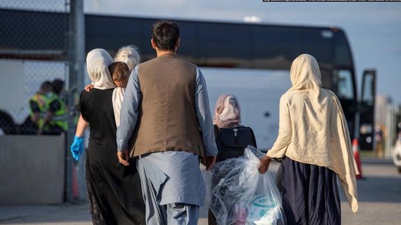 بیش از ۳۰۰ شهروند افغانستان در یک پرواز ویژه از پاکستان به کانادا منتقل شدند