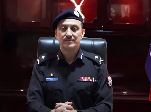 د سند پولیس: افغان کډوالو ته د پناه او کار ورکوونکو پرضد به قانوني اقدام وشي
