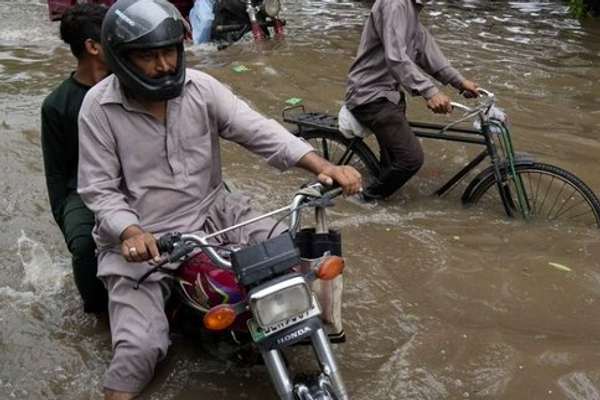 دستکم ۶۳ نفر در شبانهروز گذشته در پاکستان بر اثر سیل جان باختند