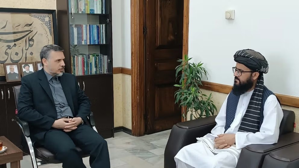 مسؤولو طالبان وإيران يبحثون تسريع نقل السجناء الأفغان