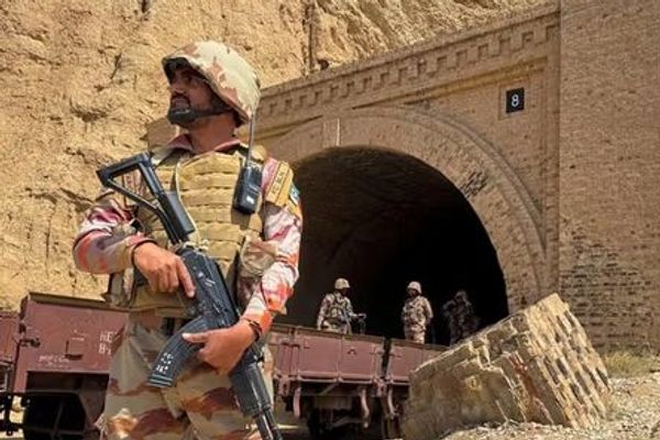 په بلوچستان کې ریل پټلۍ په بمونو الوځول شوې