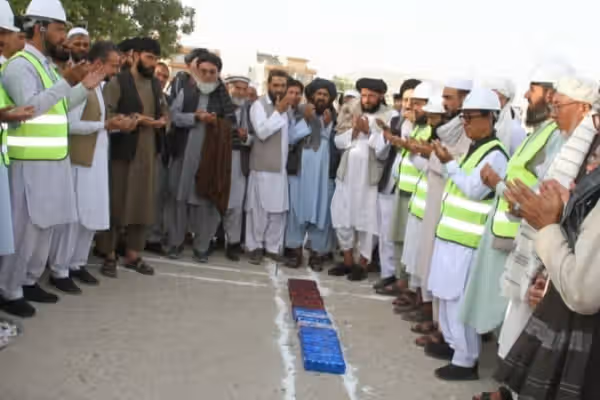 یک بازرگان در غزنی با هزینه ۱۰ میلیون افغانی مکتب میسازد