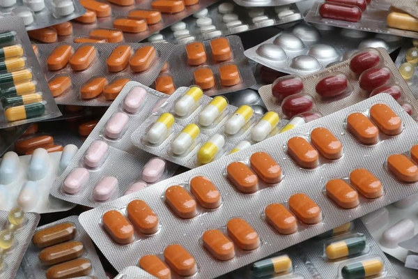 مسؤول في طالبان: إغلاق الحدود مع باكستان أثار مخاوف من نقص الدواء