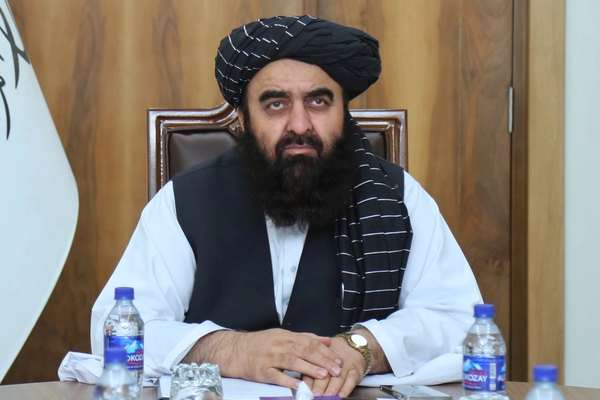 متقی: هم جهان اسلام و هم غرب از ما میخواهند مکاتب دخترانه باز شوند