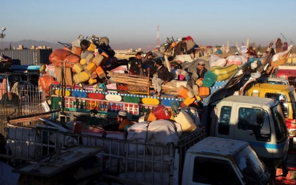 طالبان از بازگشت حدود ۹۰۰ خانواده مهاجر افغان از ایران و پاکستان خبر داد