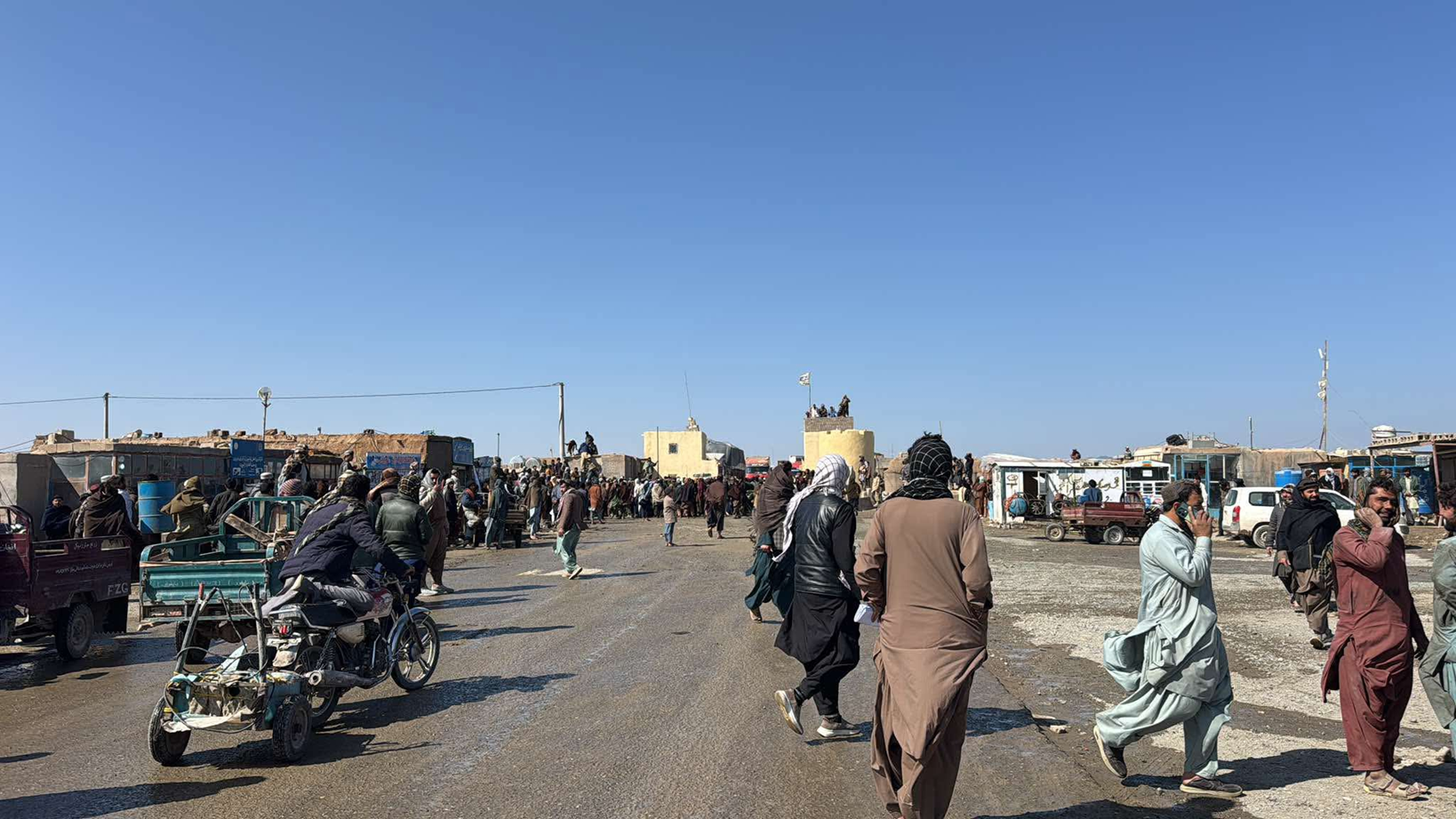 اعتراض کارگران گمرک فراه به خشونت کشیده شد