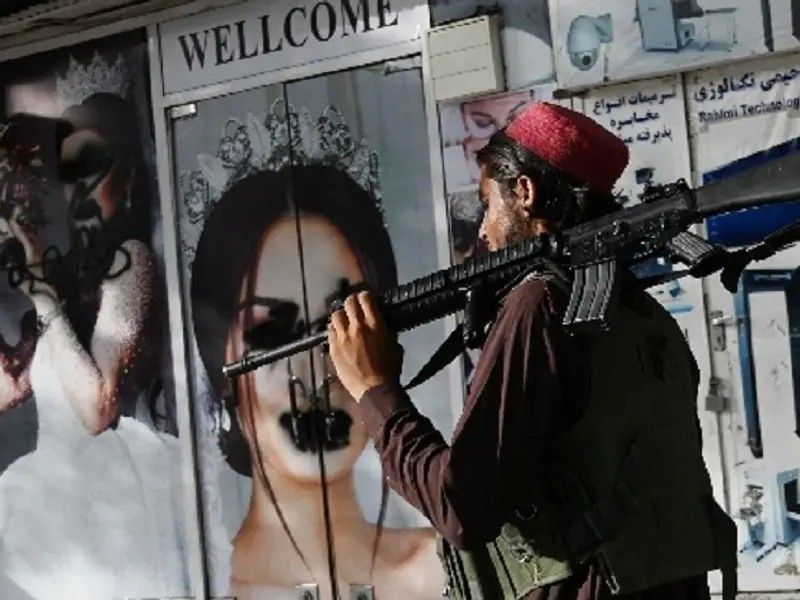  آرایشگران زن برای غلبه بر مشکلات شدید اقتصادی، آرایشگاه‌های زیرزمینی ایجاد کرده‌اند