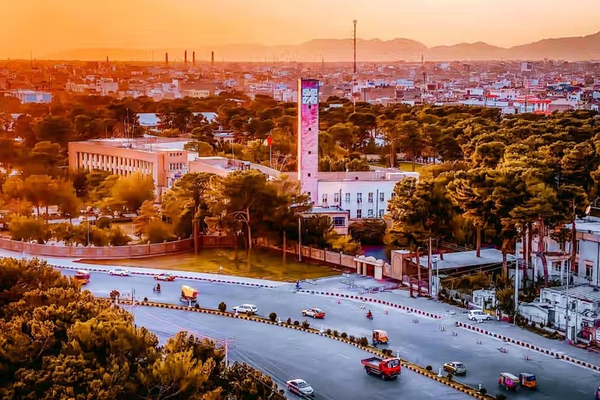 طالبان تبحث مع مسؤولين إيرانيين تسهيل إصدار التأشيرات
