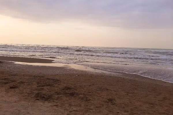 په ایران کې درې افغان کډوال په سمندر کې ډوب شوي