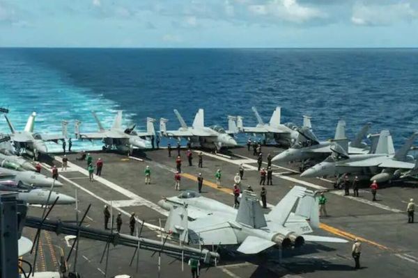 امریکا د ایران پر ضد د احتمالي پوځي عملیاتو لپاره چمتووالی بشپړ کړی