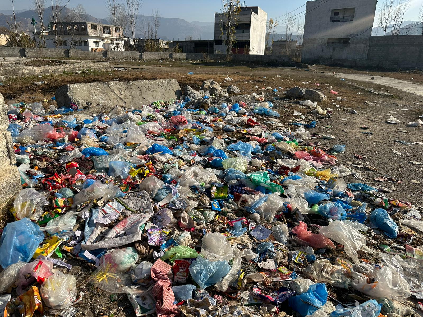 محل تخریب شده مخفیگاه اسامه بن لادن در ایبت‌آباد پاکستان به زباله دانی تبدیل شده است