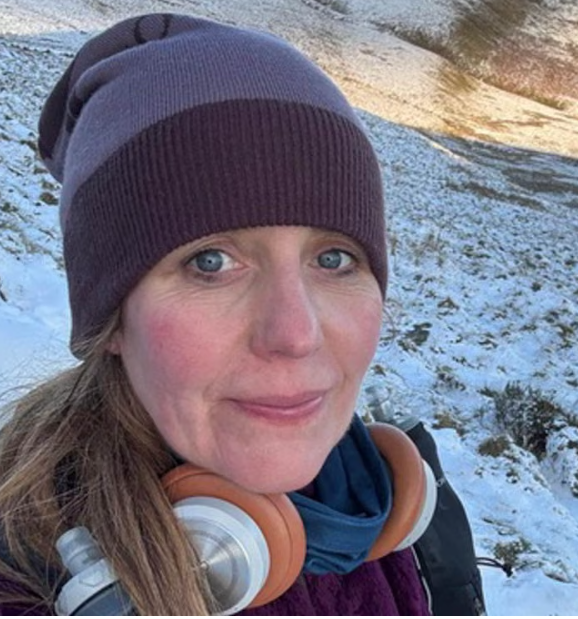 د افغان نجونو ملاتړې منډه وهونکې برېتانیایۍ د مرګ له ګواښونو وروسته له سیالۍ اېستل شوې