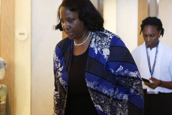 ترامب يواجه دعوى قضائية بعد محاولته إقالة عضو بارز في البنك المركزي الأميركي