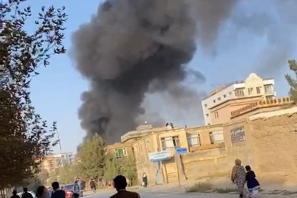 رئيس الوزراء الباكستاني: الجيش ردّ بقوة على "اعتداءات طالبان غير المبررة"