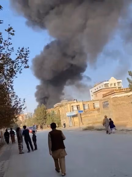 رئيس الوزراء الباكستاني: الجيش ردّ بقوة على "اعتداءات طالبان غير المبررة"