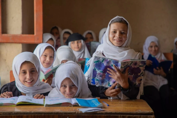 طالبانو په ګڼو ولایتونو کې د یونیسېف تر چتر لاندې سیمه ییز ټولګي تړلي دي