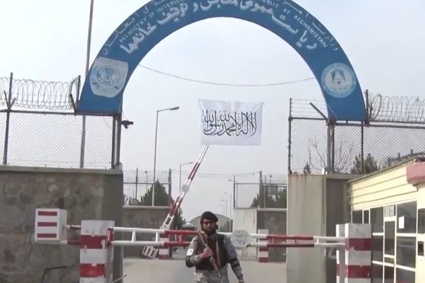 طالبان: محادثات لإعادة السجناء الأفغان من دول المنطقة