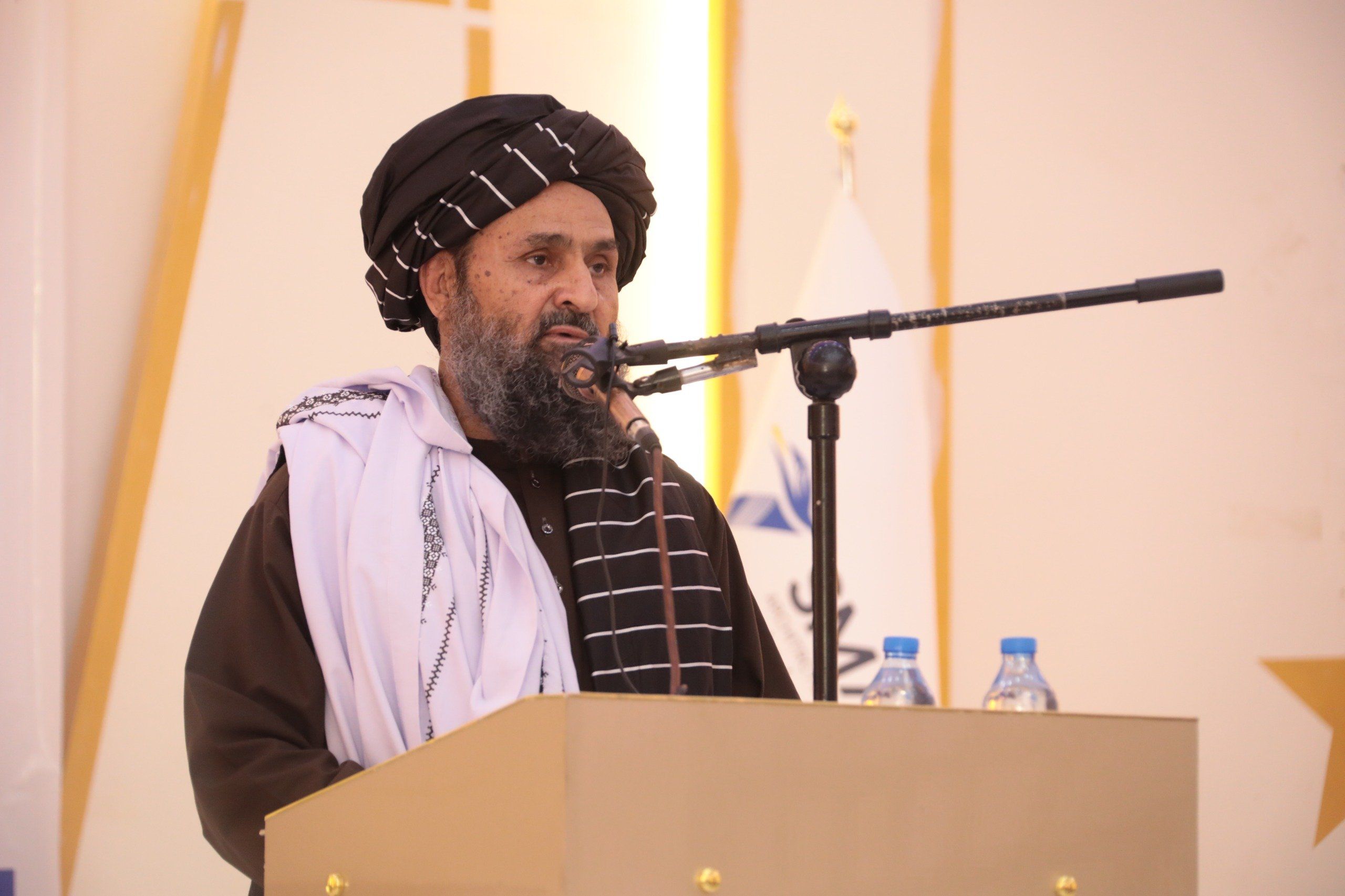 ملا برادر: سیمه‌ییز او نړۍوال سازمانونه دې د افغانستان فعال حضور ته زمینه برابره کړي