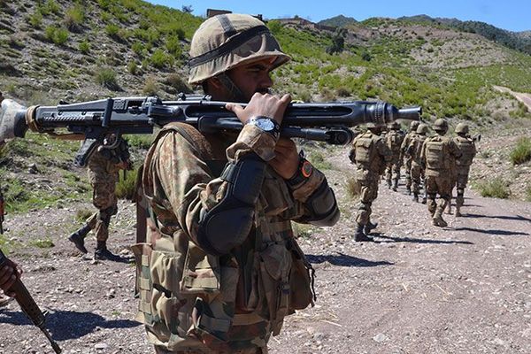 په خیبر پښتونخوا کې د پاکستاني پوځ سره په نښتو کې ۲۴ وسله وال وژل شوي