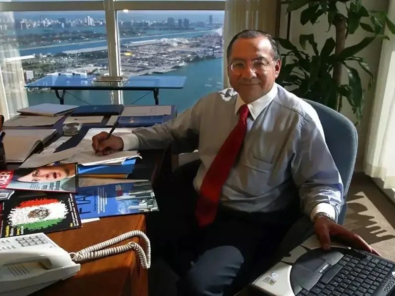 دیپلومات سابق امریکا به جرم جاسوسی برای کوبا به ۱۵ سال زندان محکوم شد