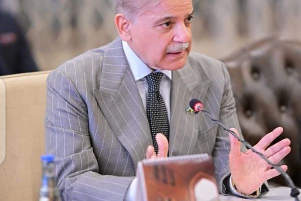 د جګړې اقتصادي اغېز؛ شهباز شریف ویلي د پاکستان د تېلو اونیز لګښت ۸۰۰ مېلیون ډالرو ته ورسېد