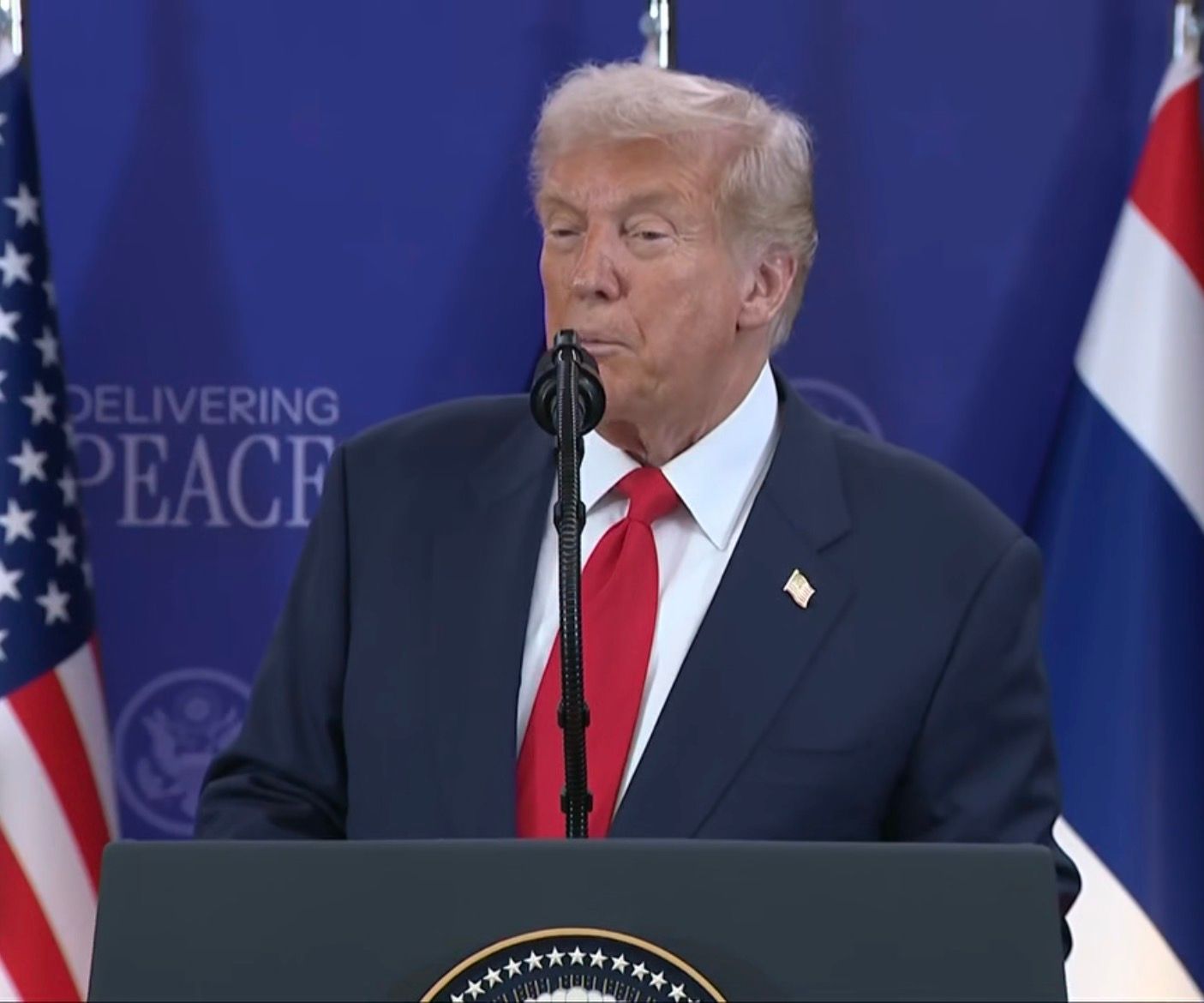 ډونالډ ټرمپ: د افغانستان او‌ پاکستان ترمنځ کړکېچ به ژر او اسانه حل کړم