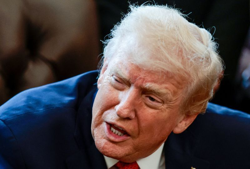 ټرمپ وايي ونزویلا به امریکا ته لسګونه مېلیونه بېرله هغه تېل وسپاري چې بندیز پرې لګېدلی