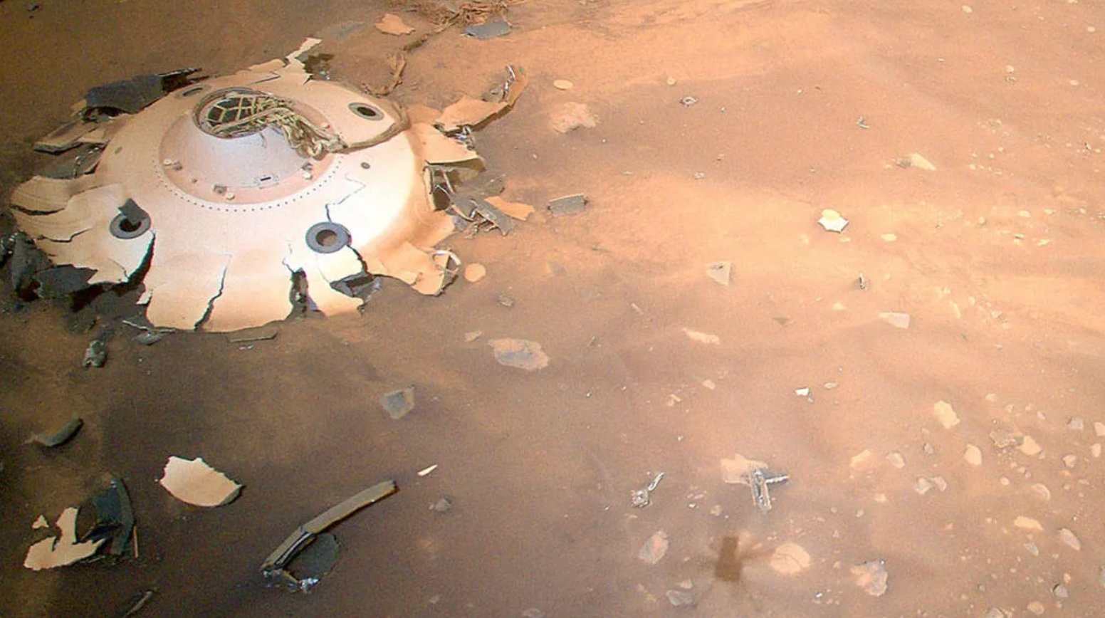 مریخ ته د ناسا د لېږدول شوي هلیکوپتر وروستي عکسونه پر کایناتو د بشر د سپړنې اثر ښیي