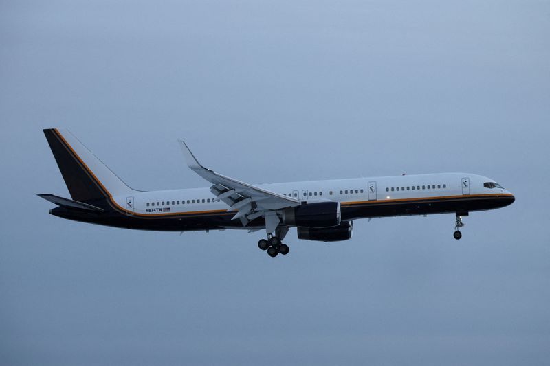 جنگ خاورمیانه درآمد هواپیمایی طالبان را افزایش داده است