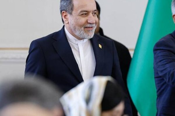 وزیر خارجه ایران: بدون همکاری کشورهای همسایه، صلح در افغانستان ممکن نیست