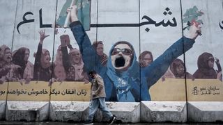 هبتالله به بهانه غزه، سرکوب زنان افغان را توجیه میکند