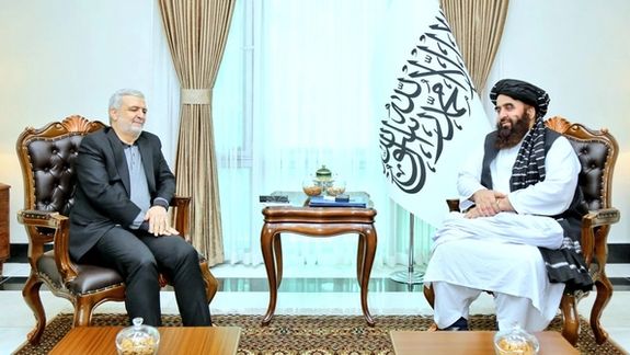 امیرخان متقی و حسن کاظمی قمی، سرپرست سفارت ایران در کابل