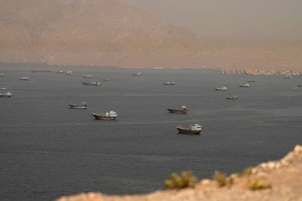 سپاه پاسداران: د هرمز تنګی تړل شوی او بېړۍ باید ورته نږدې نه شي