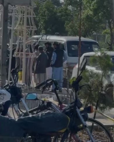 طالبانو په هرات کې د مانتو اغوستونکو ښځو ځورونه زیاته کړې ده