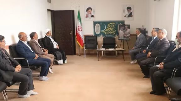 په کرمان کې د خامنه يي استازی: افغانان باید خپل مالیات ورکړي