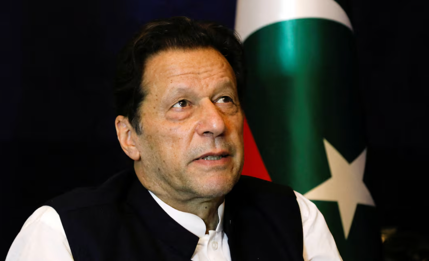 عمران خان د واده په قضیه کې له بري کېدو سره په زندان کې پاتې دی