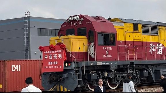 د چین او افغانستان ترمنځ باري اورګاډی بیا پیل شو