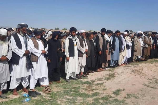 نمازگزاران شیعه و سنی بر جنازه قربانیان هرات به طور مشترک نماز خواندند