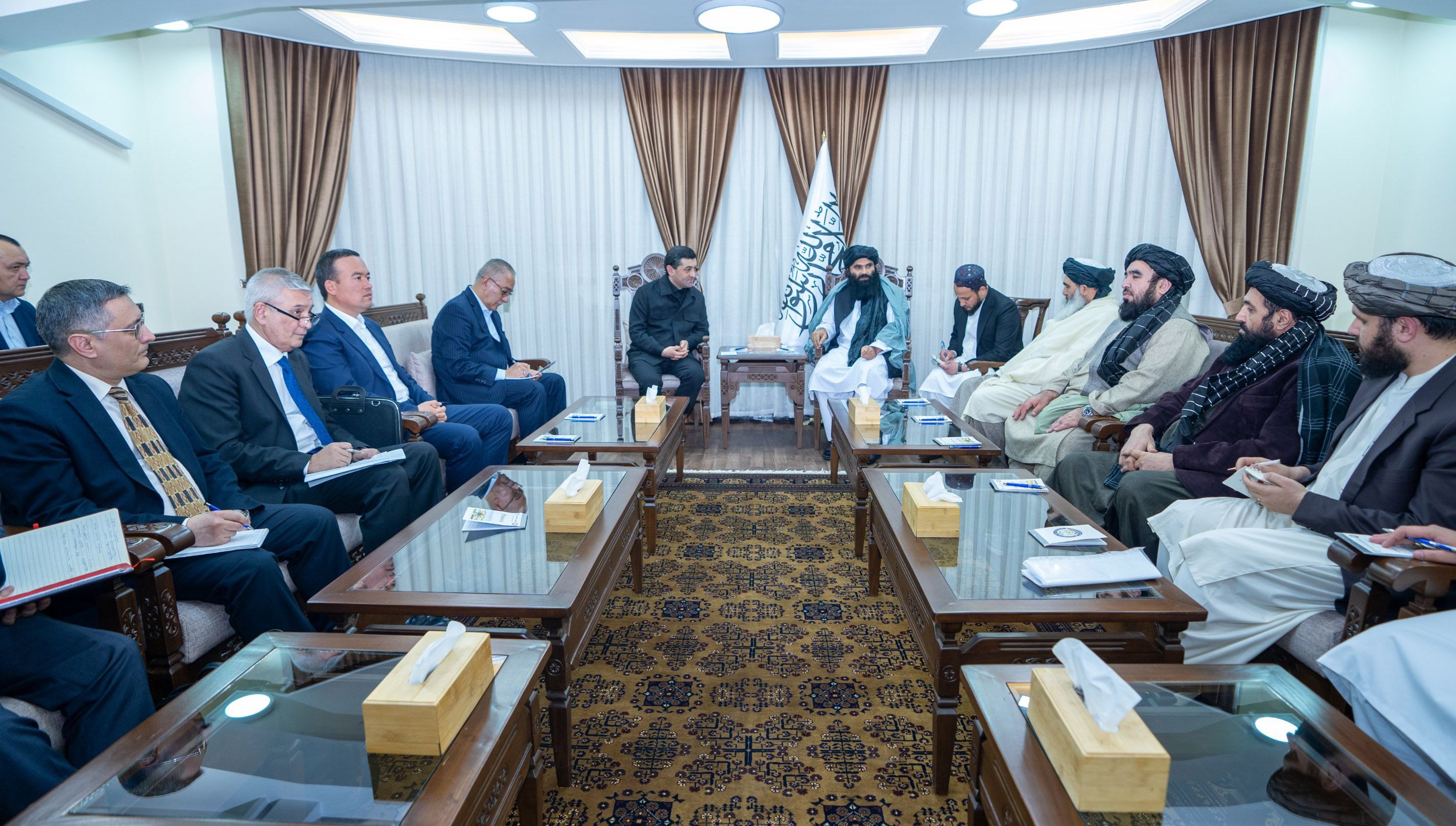 حقاني له سعیدوف سره لیدنه کې د سیمې پر ثبات د اغېز لرونکو پروژو د ژر پیلېدو غوښتنه وکړه