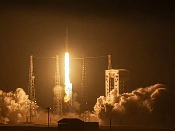 ایران برای نخستین بار سه ماهواره را همزمان به فضا پرتاب کرد