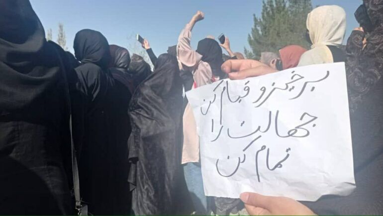 واکنش‌ها به کشتار دانش‌آموزان در کابل؛ موج اعتراضاتی که از پایتخت به هرات و بامیان رسید