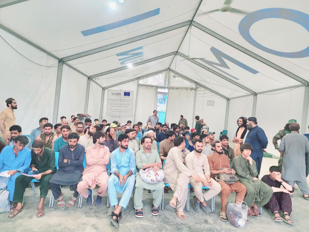 بیش از هزار مهاجر افغان پس از گذراندن حبس از پاکستان اخراج شدند