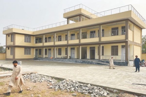 د خیبر ولسوالۍ ښوونځي پر ډیورنډ کرښه د نښتو له کمېدو وروسته بېرته پرانېستل کیږي