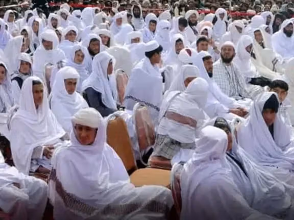 د کندهار د جهادي مدرسې د فارغانو انځور