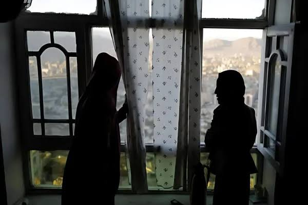 له پاکستان نه د ستنېدو اندېښنه؛ د ښځینه افغان محصلانو د زدهکړو هیلې له ګواښ سره مخ دي