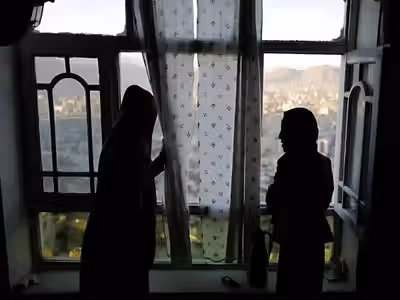 له پاکستان نه د ستنېدو اندېښنه؛ د ښځینه افغان محصلانو د زدهکړو هیلې له ګواښ سره مخ دي