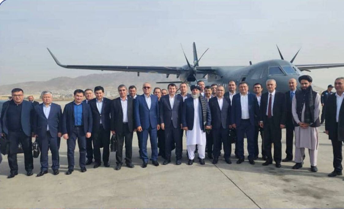 د ازبکستان جمهوريت رسمي پلاوی کابل ته رسېدلی