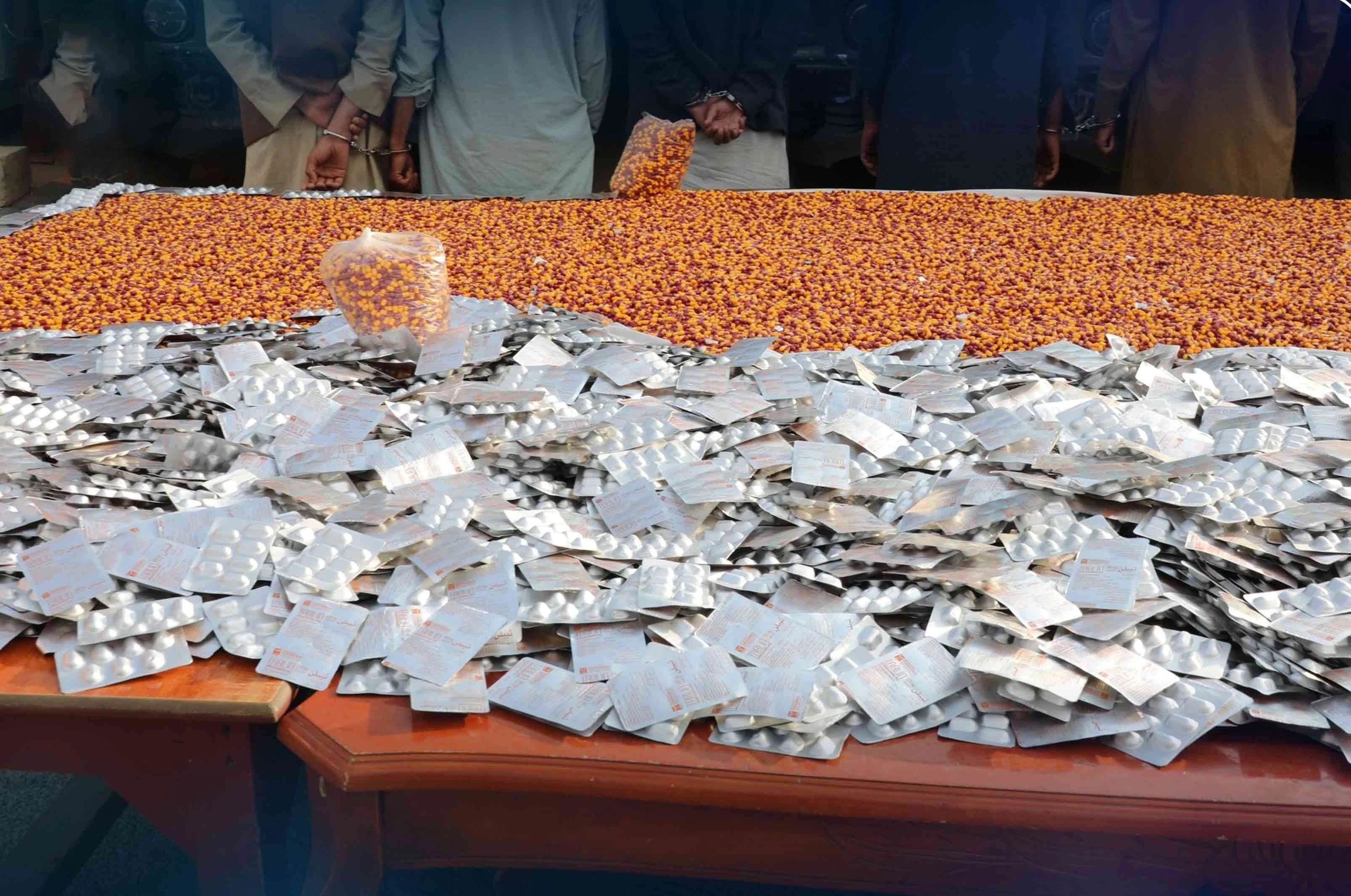 طالبان وایي د کابل څلورمه حوزه کې یې لسګونه زره نشه‌يي ګولۍ نیولي